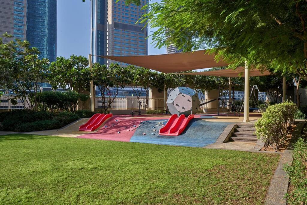 Magnificent 2 Bedroom With Stunning Burj Khalifa View Apartment