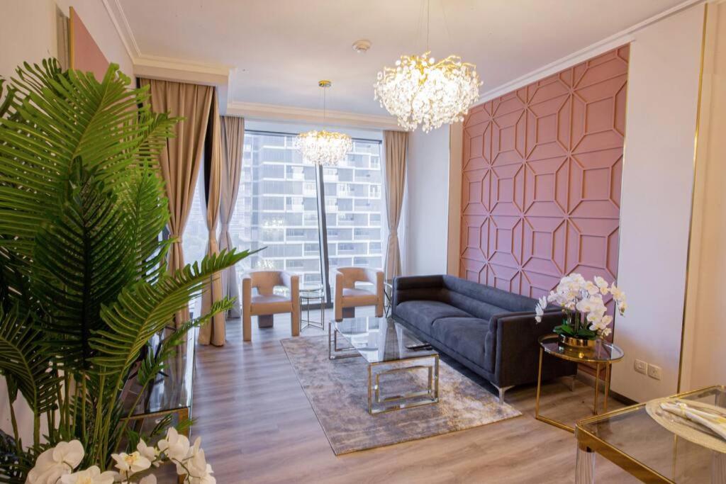 Apartment Magnificent 2 Bedroom With Stunning Burj Khalifa View *