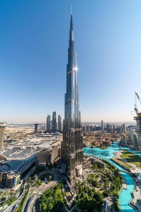 Magnificent 2 Bedroom With Stunning Burj Khalifa View Apartment